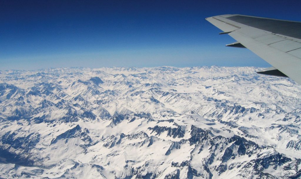 Explora los Andes de Chile Montañas Nieve y Paisajes Impresionantes