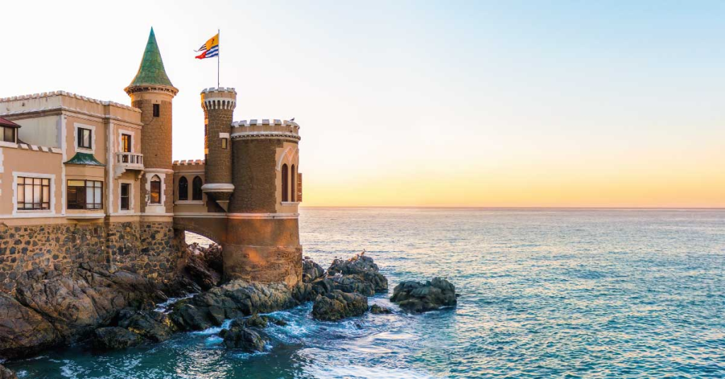 Conocer el Castillo Wulff entre los lugares para visitar en Viña del Mar con niños.