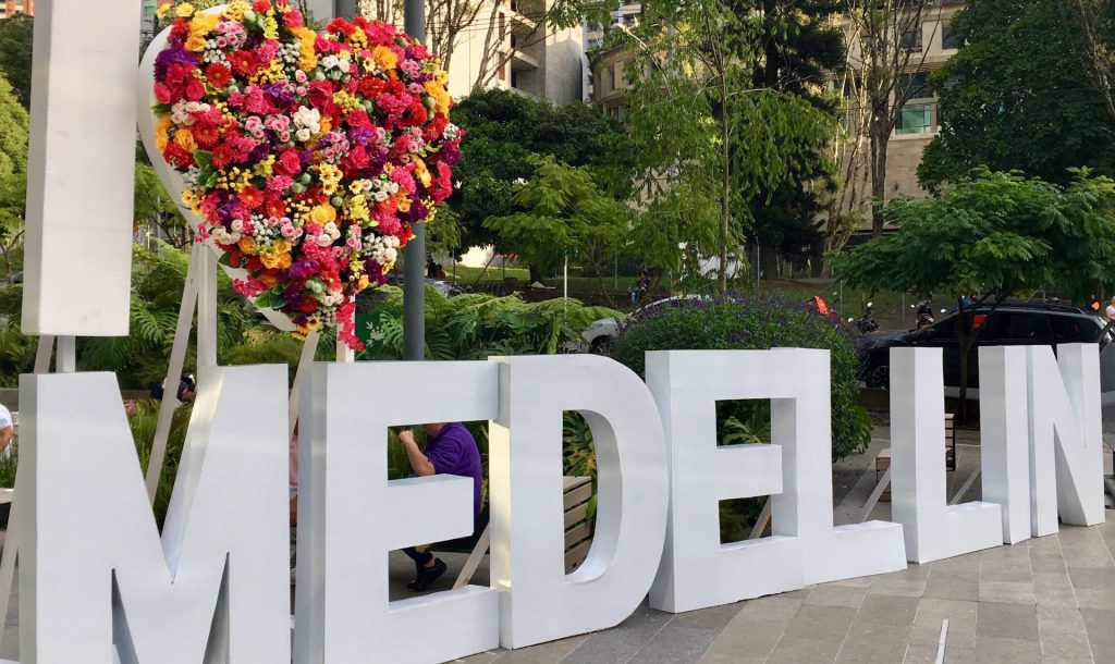 Medellin Feria de las Flores, desfile de silleteros, Alumbrados Navidenos Medellin, grafiti Comuna 13, Metrocable Parque Arvi, Plaza Botero