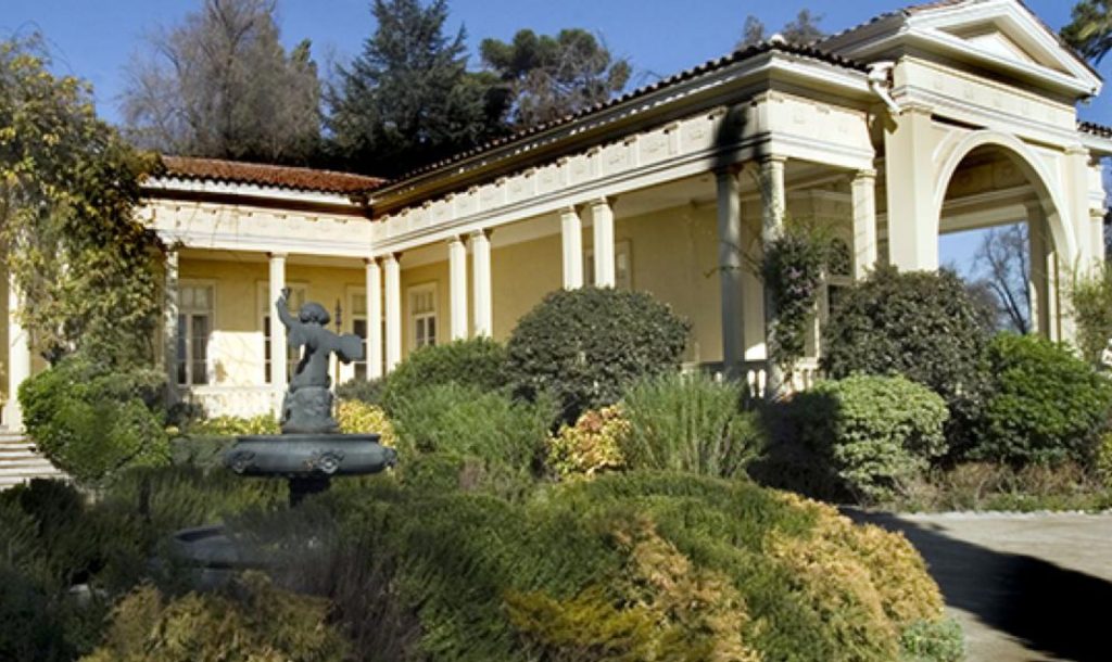 Rest. La Trocha, 1300 Mts Al Sury 75 oeste, Limón Province, Guapiles, 70201, Costa Rica, Viaje a Viñedo Concha y Toro Chile: Tour y Degustación de Vinos