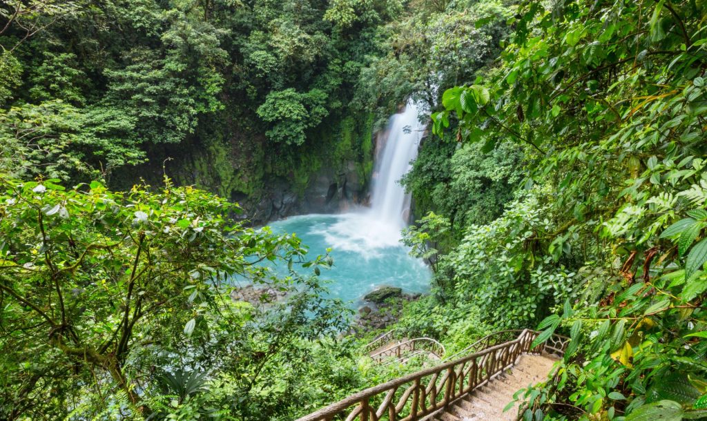 transporte privado Costa Rica, traslados privados San José, transporte desde San José, transfer desde San José, transporte aeropuerto San José, transporte privado SJO, transporte San José La Fortuna, transporte San José Monteverde, transporte San José Manuel Antonio, transporte San José Jacó, transporte San José Tamarindo, transporte San José Puerto Viejo, transporte San José Cahuita, transporte San José Tortuguero