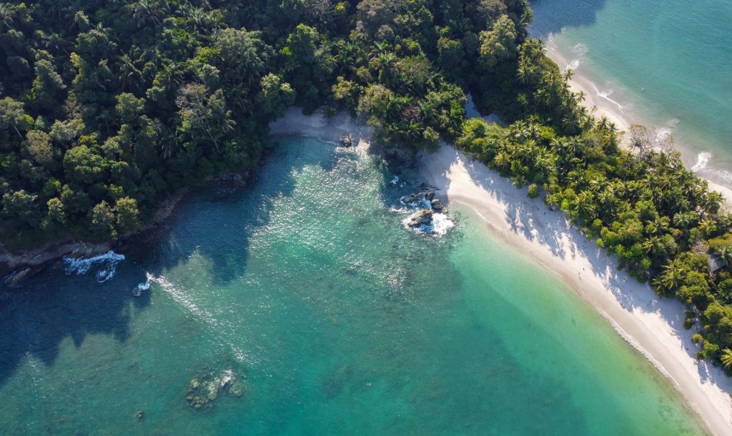 mejor época Caribe Costa Rica, clima Caribe Costa Rica, cuándo viajar al Caribe Costa Rica, clima Puerto Viejo Costa Rica, mejor época Puerto Viejo, mejor época Cahuita, mejor época Tortuguero, Caribe Costa Rica septiembre, Caribe Costa Rica octubre, temporada de lluvias Caribe Costa Rica